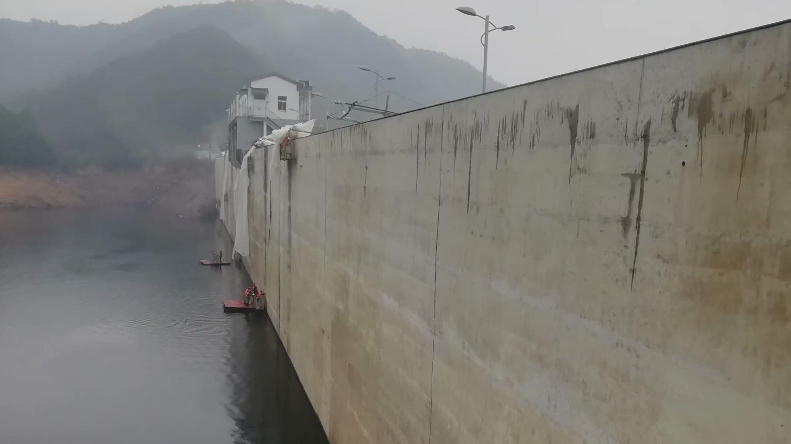 坝前施工中 (3).jpg