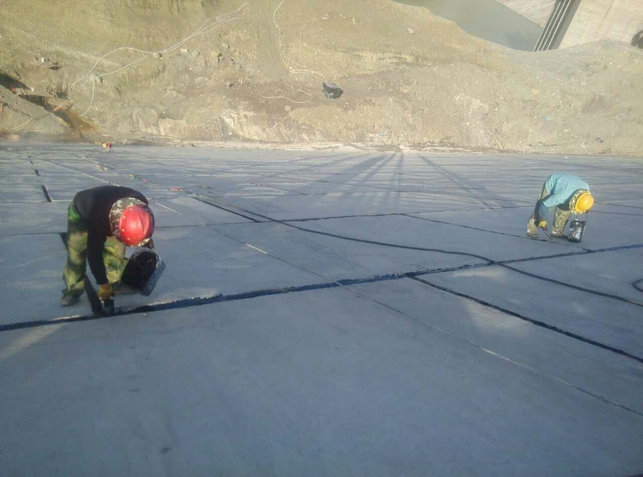 聚氨酯嵌缝 (1).jpg