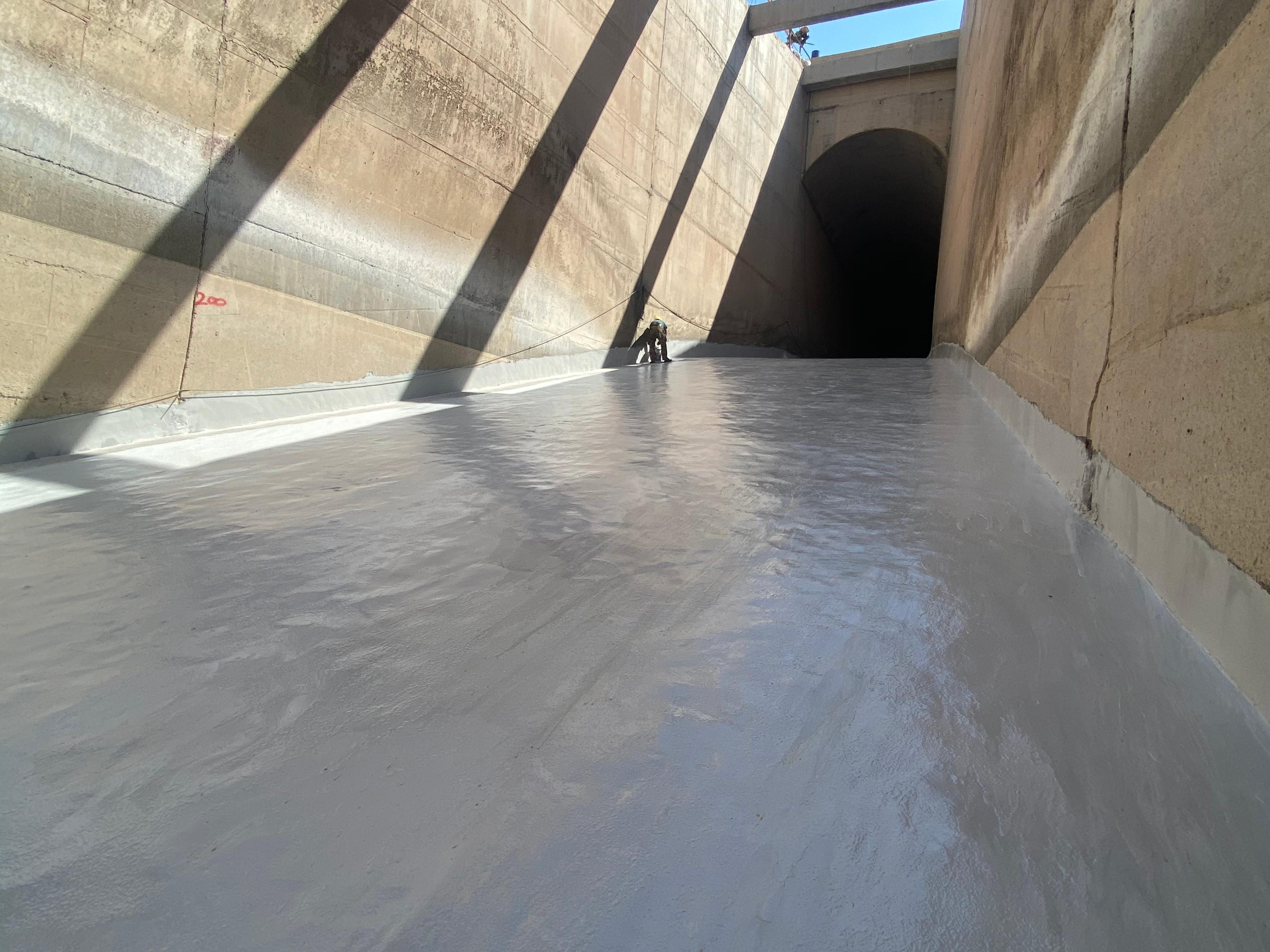 70%泄水建筑难逃冲磨空蚀？&ldquo;以柔克刚&rdquo;抗冲磨材料守护过流面结构安全