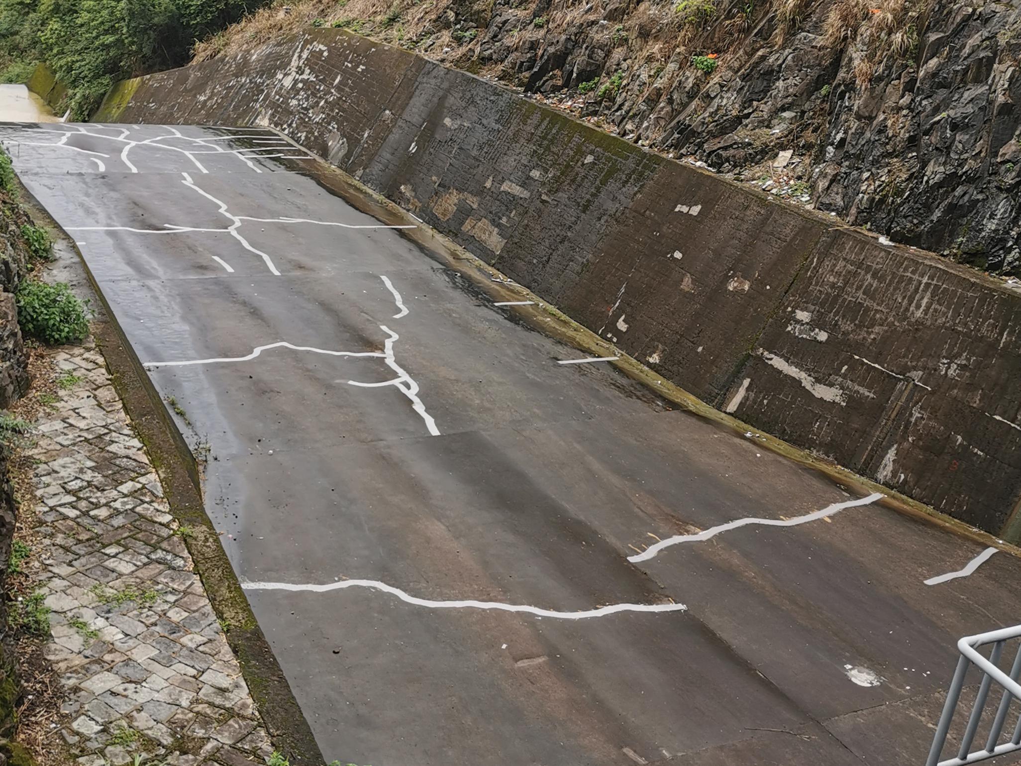 裂缝无痕修复技术